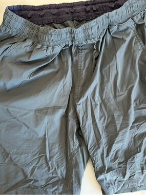 Rhône Lightweight Grey Athletic men Shorts. Large